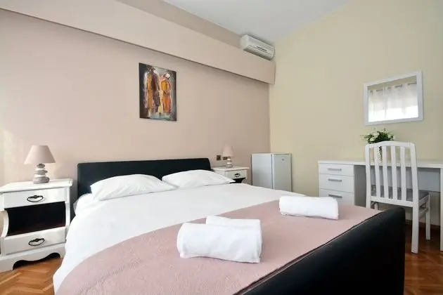 Classic Üç Kişilik Oda, Balkon, Bahçe Manzaralı