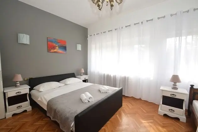 Classic Üç Kişilik Oda, Balkon, Bahçe Manzaralı