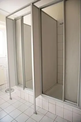 Tek Kişilik Oda, Ortak Banyo