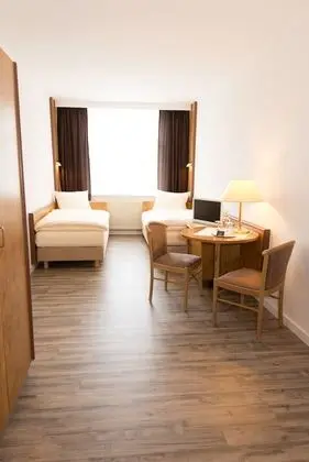 İki Ayrı Yataklı Oda, 1 Yatak Odası