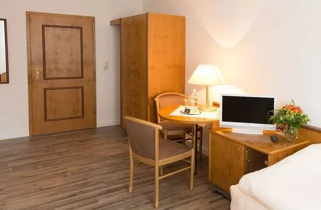 İki Ayrı Yataklı Oda, 1 Yatak Odası