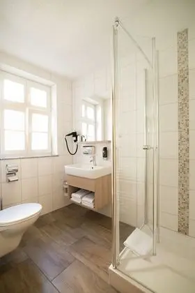 İki Ayrı Yataklı Oda, 1 Yatak Odası