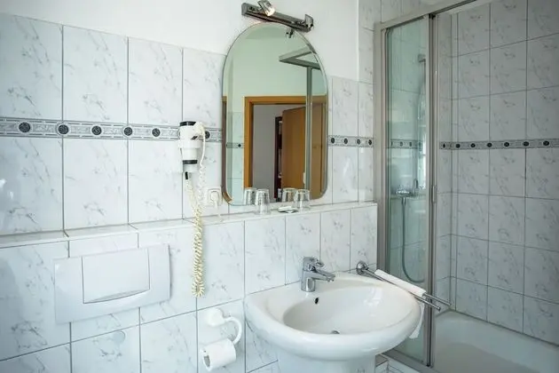 Tek Büyük veya İki Ayrı Yataklı Oda, Özel Banyo