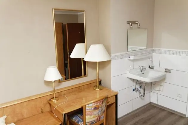 Economy Tek Büyük Yataklı Oda, Ortak Banyo
