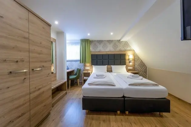 Comfort Tek Büyük Yataklı Oda (Guest House)