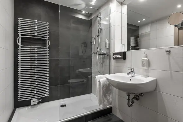 Comfort Tek Büyük Yataklı Oda (Guest House)