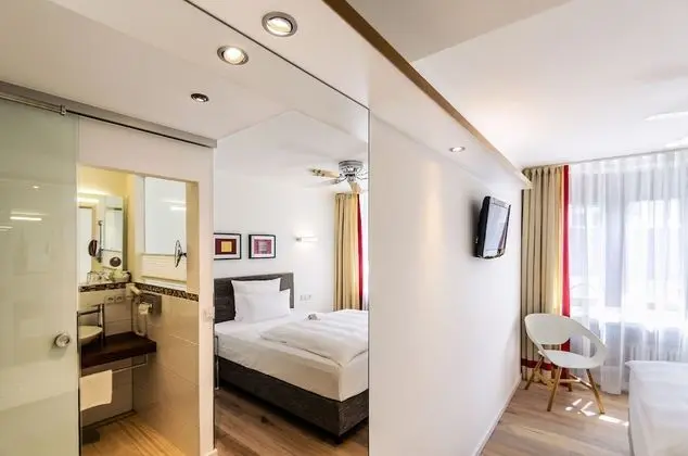 Tek Büyük Yataklı Oda (Small with 1 Queen bed, 1,40m)