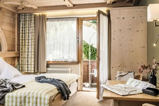 Standard Tek Büyük Yataklı Oda, Balkon (Enzian)