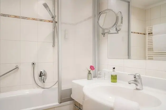 Standard Tek Büyük Yataklı Oda, Balkon (Enzian)