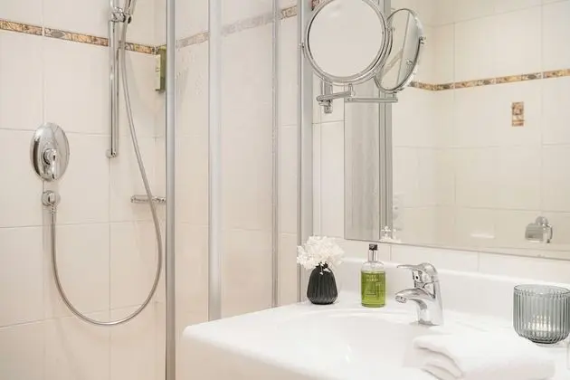 Standard Tek Büyük Yataklı Oda, Balkon (Enzian)