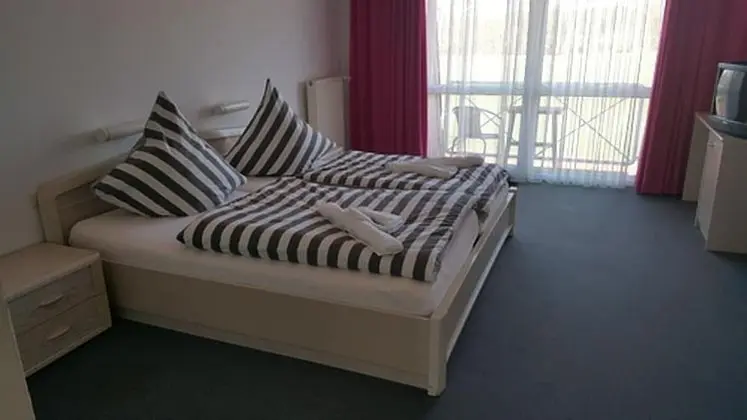 Basic Tek Büyük Yataklı Oda