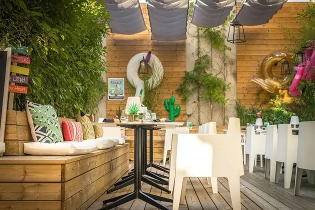 Classic Tek Büyük Yataklı Oda