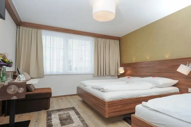 Üç Kişilik Oda