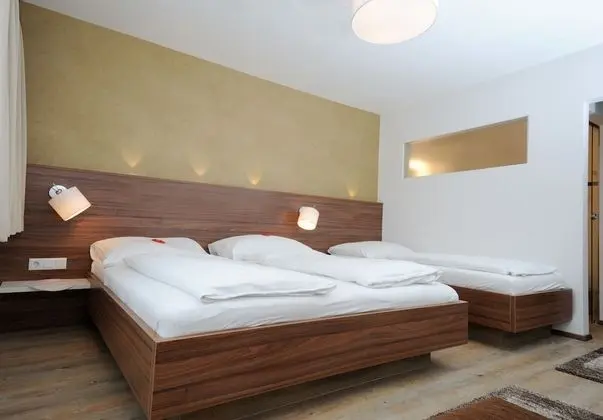 Üç Kişilik Oda