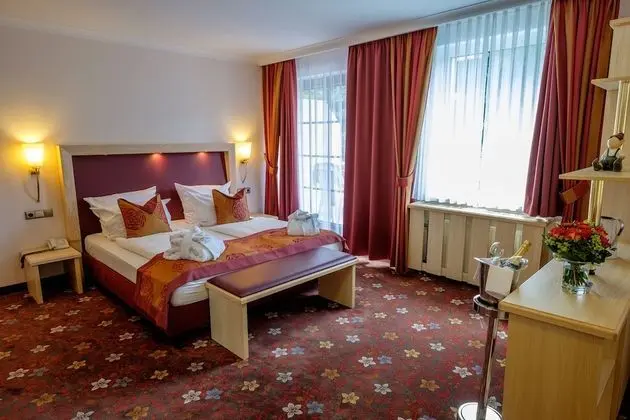 Family Oda (2 Adults + 2 Children)