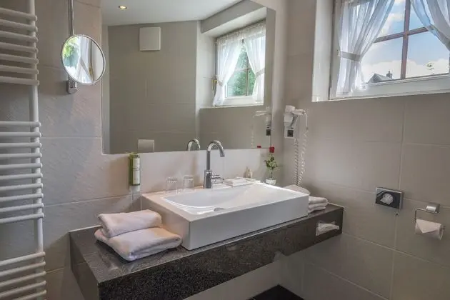 Family Oda (2 Adults + 2 Children)