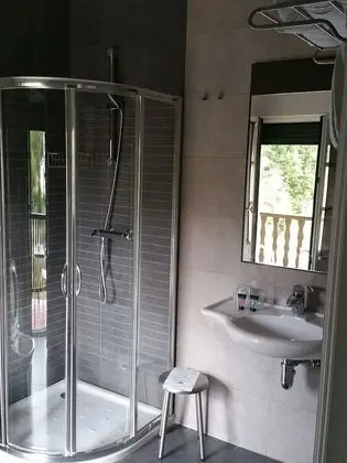 Büyük Yataklı Tek Kişilik Oda