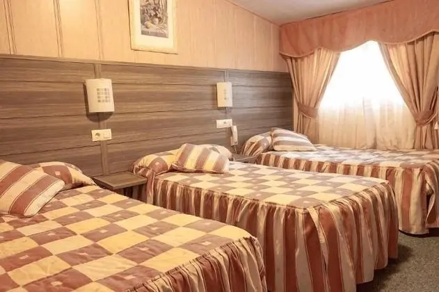 Basic Üç Kişilik Oda, Dağ Manzaralı