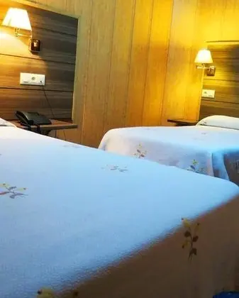 Basic Üç Kişilik Oda, Dağ Manzaralı