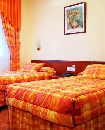 Basic Üç Kişilik Oda, Dağ Manzaralı