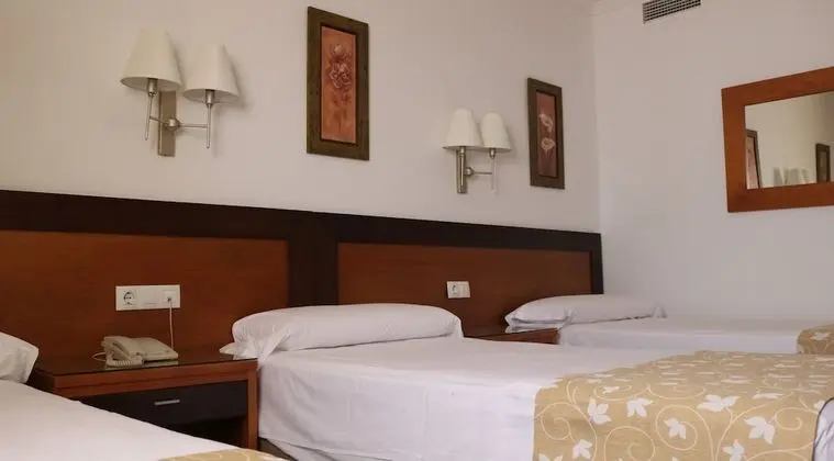 Üç Kişilik Oda