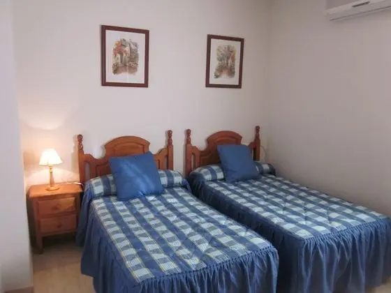 Büyük Yataklı Tek Kişilik Oda