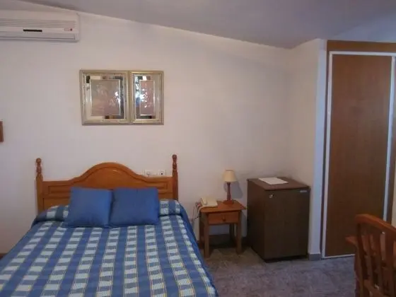 Büyük Yataklı Tek Kişilik Oda