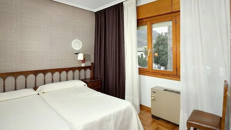 Tek Büyük veya İki Ayrı Yataklı Oda, 1 Çift Kişilik veya 2 Tek Kişilik Yatak