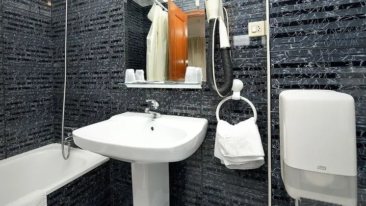 Tek Büyük veya İki Ayrı Yataklı Oda, 1 Çift Kişilik veya 2 Tek Kişilik Yatak