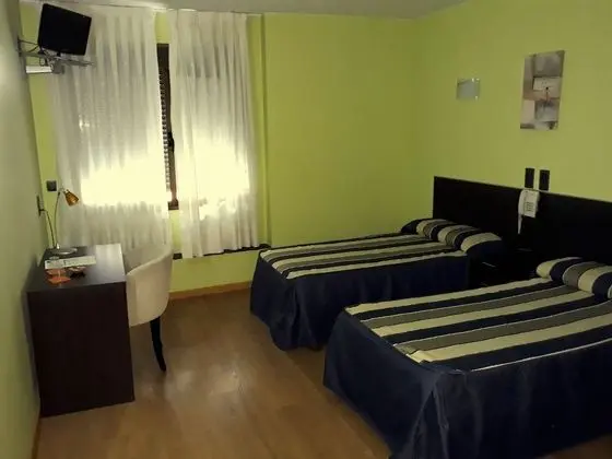 Büyük Yataklı Tek Kişilik Oda