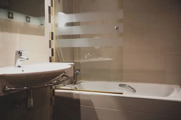 Büyük Yataklı Tek Kişilik Oda