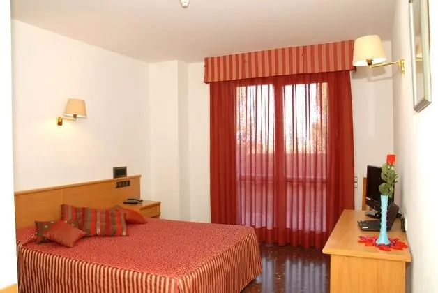 Büyük Yataklı Tek Kişilik Oda