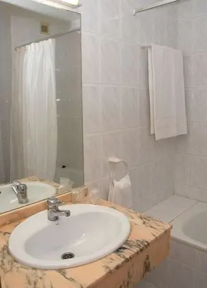 Büyük Yataklı Tek Kişilik Oda