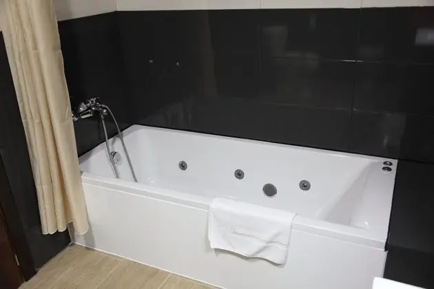 Superior Tek Büyük veya İki Ayrı Yataklı Oda