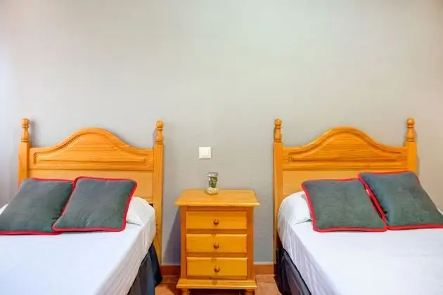 Oda, 2 Tek Kişilik Yatak