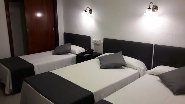 Üç Kişilik Oda