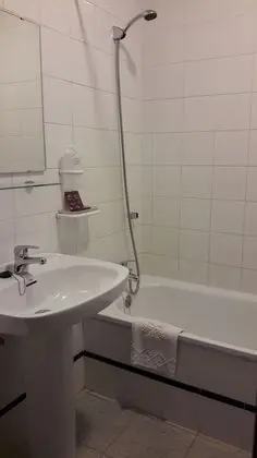 Üç Kişilik Oda