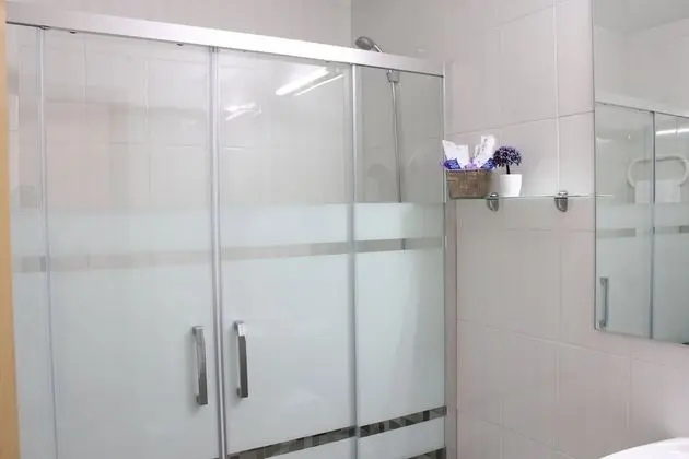 Büyük Yataklı Tek Kişilik Oda