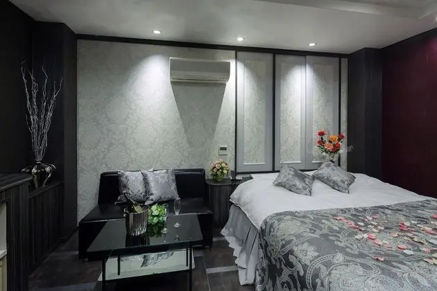 Basic Tek Büyük Yataklı Oda