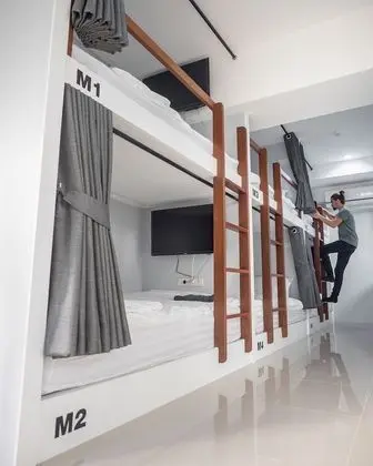 9-Bed Mixed Dormitory Room