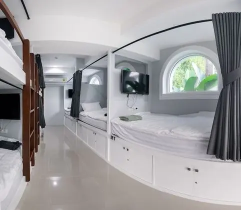 9-Bed Mixed Dormitory Room