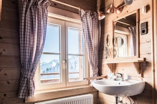 Basic Üç Kişilik Oda