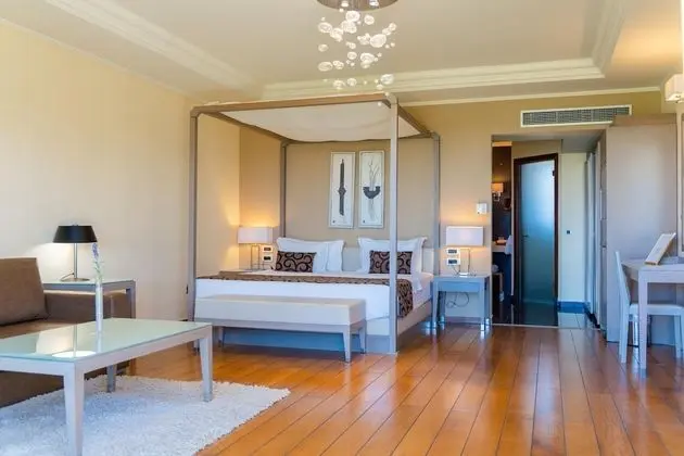Premium Suite with Garden View