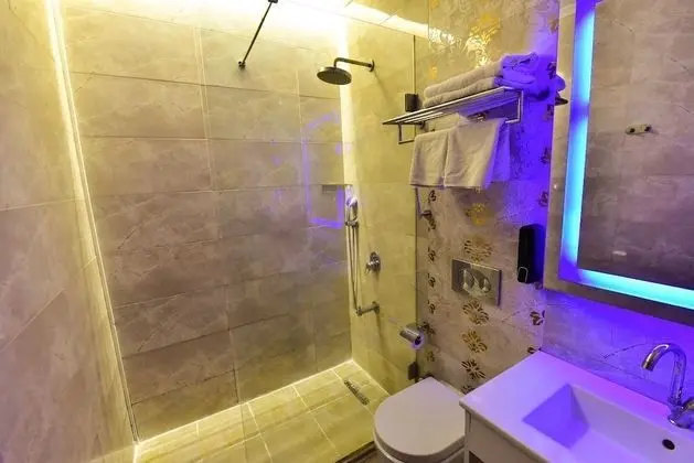 Luxury Tek Büyük Yataklı Oda