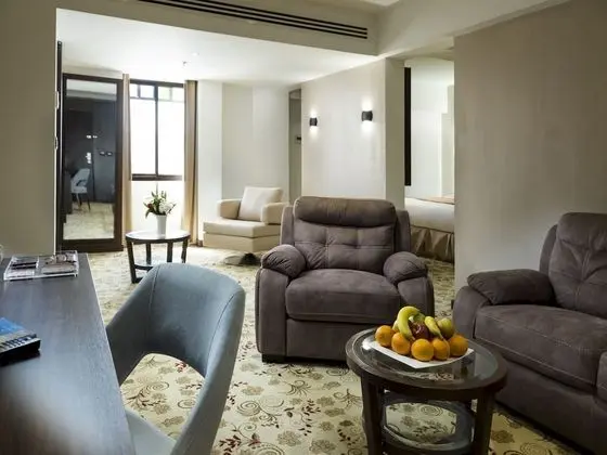 Junior Studio Suite