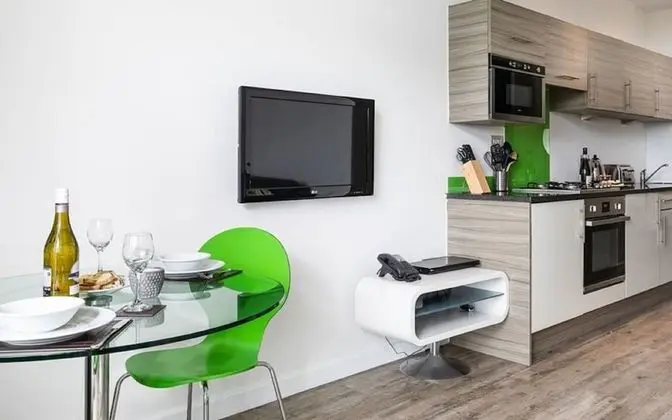 2 Berth Luxury Lakeside Apt Pet Free