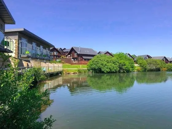 2 Berth Luxury Lakeside Apt Pet Free