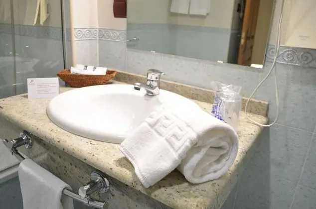 Büyük Yataklı Tek Kişilik Oda