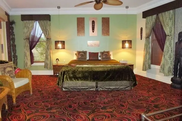 Standard Oda (Henderson Room Only)