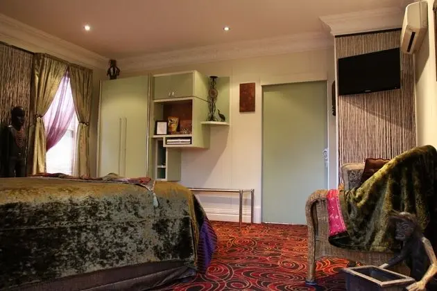 Standard Oda (Henderson Room Only)